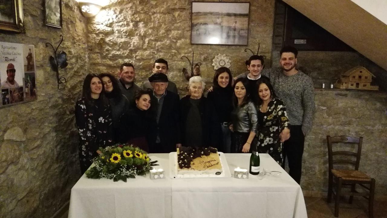 Willa Agriturismo La Vecchia Cascina Di Paolo & Belinda Pietrelcina Zewnętrze zdjęcie